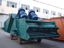 振動(dòng)電機(jī)安裝于直線(xiàn)振動(dòng)篩的頂部 振動(dòng)電機(jī)安裝于直線(xiàn)振動(dòng)篩的頂部.jpg